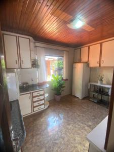 Kuchyň nebo kuchyňský kout v ubytování Quarto em Foz do Iguaçu