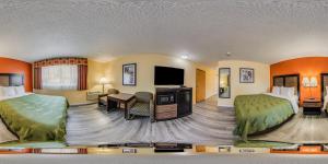 TV a/nebo společenská místnost v ubytování Quality Inn & Suites Medford Airport