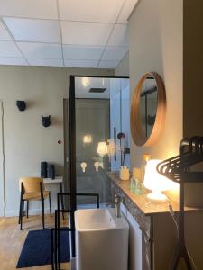 a bathroom with a sink and a mirror at Chambre marais in Écourt-Saint-Quentin