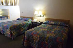 Postel nebo postele na pokoji v ubytování Imperial Motel