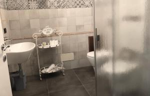Een badkamer bij La Corte vicino Maranello