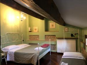 Een bed of bedden in een kamer bij La Corte vicino Maranello