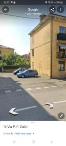 una schermata di una foto di un parcheggio con una macchina di Venice Vacation Apartment Two Bedrooms a Marghera