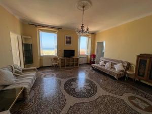 TV i/ili multimedijalni sistem u objektu Vasto apt panoramico 3 min mare