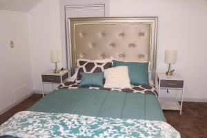 En eller flere senge i et værelse på Shared guest house with private rooms