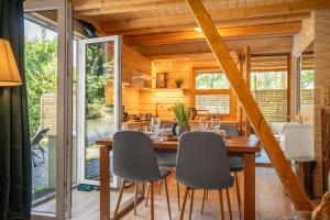 Gallery image of Magic new cozy tiny house at private lake in Řehenice