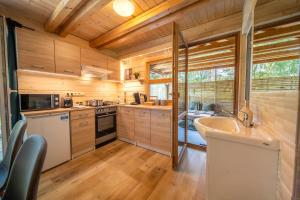 Gallery image of Magic new cozy tiny house at private lake in Řehenice
