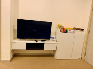 TV a/nebo společenská místnost v ubytování Sumkhuvit best price for rent