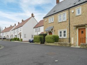 a row of houses on the side of a street at Hollies Cottage 15 - Ukc4538 in Martock