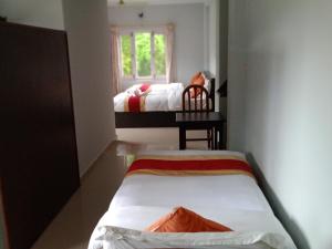 Ein Bett oder Betten in einem Zimmer der Unterkunft Hotel Blue moon Pokhara