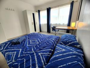 a bedroom with a bed and a table and a desk at PROMO! Near Train Station, FREE WIFI! in Melbourne