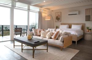 a living room with a bed and a white couch at Hollywood Hills Hotel in Los Angeles