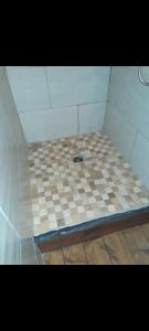 a bathroom with a checkered floor in a room at T2 vue sur Ocean Indien in Saint-Leu