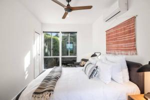 Ένα ή περισσότερα κρεβάτια σε δωμάτιο στο Shelly's Waterfront Property - Brand New