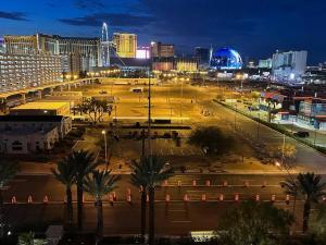 Nespecifikovaný výhled na destinaci Las Vegas nebo výhled na město při pohledu z apartmánu