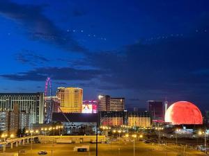 Nespecifikovaný výhled na destinaci Las Vegas nebo výhled na město při pohledu z apartmánu