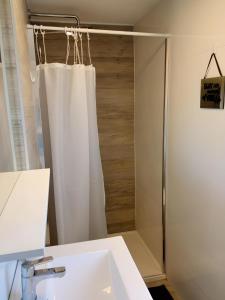 a bathroom with a white shower curtain and a sink at Apartment Patrik in Vabriga