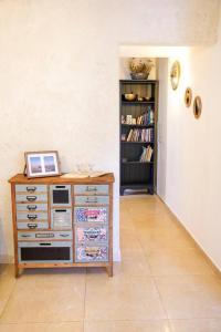 a room with a dresser and a book shelf at זמן מדבר in Mitzpe Ramon