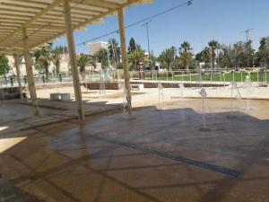 a concrete area with a fence and a fountain at זמן מדבר in Mitzpe Ramon