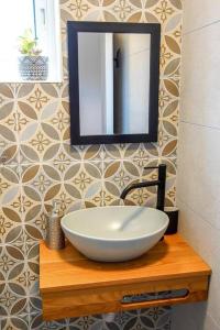 a bathroom with a bowl sink and a mirror at זמן מדבר in Mitzpe Ramon