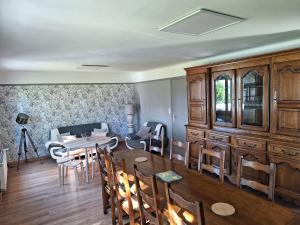 Posedenie v ubytovaní Le Gîte Champenois