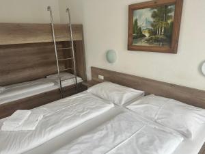 Postel nebo postele na pokoji v ubytování Torrenerhof