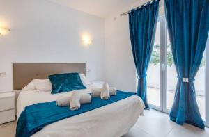 A bed or beds in a room at Casa del Sol