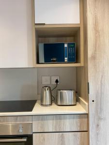 Η κουζίνα ή μικρή κουζίνα στο Zimbali Lakes Boulevard Suite 257