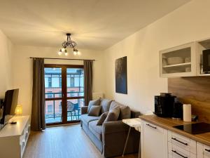 Posedenie v ubytovaní Apartament Green Resort A5 z Basenem, Sauną, Jacuzzi, Siłownią - 5D Apartamenty
