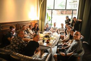 Tetamu yang menginap di SONDERIA Lazybones Hostel- Wenshu Temple Side, Chill Hostel with All-Day Brunch, Travel Agency in English & Local Bar Vibes