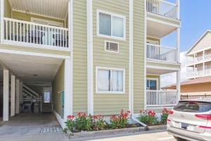 Gallery image of Right Across Beach Pool View Private Balcony By Zen Living Short Term Rental in Myrtle Beach