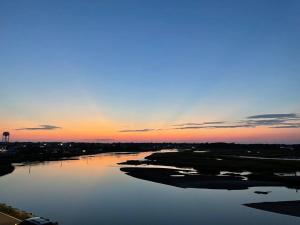 Gallery image of Right Across Beach Pool View Private Balcony By Zen Living Short Term Rental in Myrtle Beach