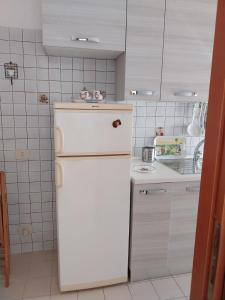 Kuchyň nebo kuchyňský kout v ubytování Appartamento a Fregene vicino Servizi e Mare