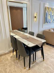 Posezení v ubytování Insta-worthy staycation at 2BR luxury Apt - Podomoro Empire Tower
