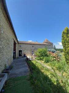 an external view of a building with a pathway at La yourte des Merveillaux in Riocaud
