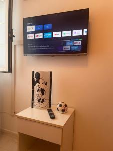 TV a/nebo společenská místnost v ubytování Vico Gioia + 9 fotografií