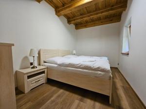 Postel nebo postele na pokoji v ubytování Apartmány Jezerné
