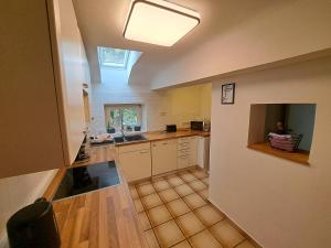 a kitchen with a vaulted ceiling with a skylight at Schloss Hilbringen Gesindewohnungen in Merzig