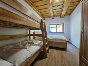 Postel nebo postele na pokoji v ubytování Apartmány Jezerné