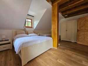 Postel nebo postele na pokoji v ubytování Apartmány Jezerné