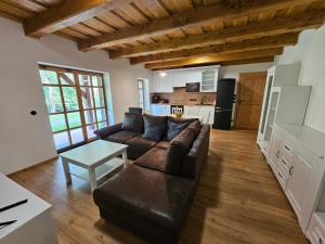 Kuchyň nebo kuchyňský kout v ubytování Apartmány Jezerné
