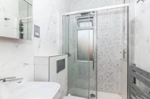 a bathroom with a shower and a toilet and a sink at Wulfstan House Quiet, Neat, Comfy - 2 min to Central line, Westfield, Notting hill in London