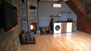 A kitchen or kitchenette at Royal Villa