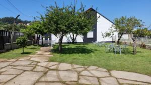 Κήπος έξω από το Apartamentos VUT Gandarela