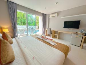 Postel nebo postele na pokoji v ubytování Ahad Suite Ao Nang By Ma