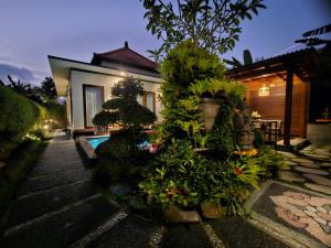 Vườn quanh Ubud Paradise Villa