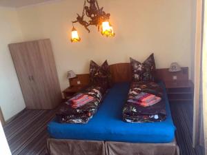 Postel nebo postele na pokoji v ubytování Hotel Eulenspiegel - Das Erlebnishotel in Riesa