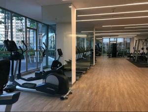 Fitness centrum a/nebo fitness zařízení v ubytování Studio Sea View Apartment at Gold Coast PIK by MYsweethome