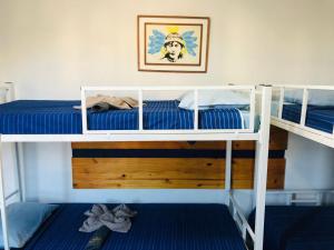 Palanda nebo palandy na pokoji v ubytování Tamboleiros Hotel & Hostel