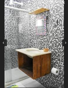 a bathroom with a sink and a shower at Tamboleiros Hotel & Hostel in Salvador
